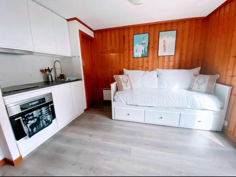 Jay - - Fully Equipped - Free Parking *