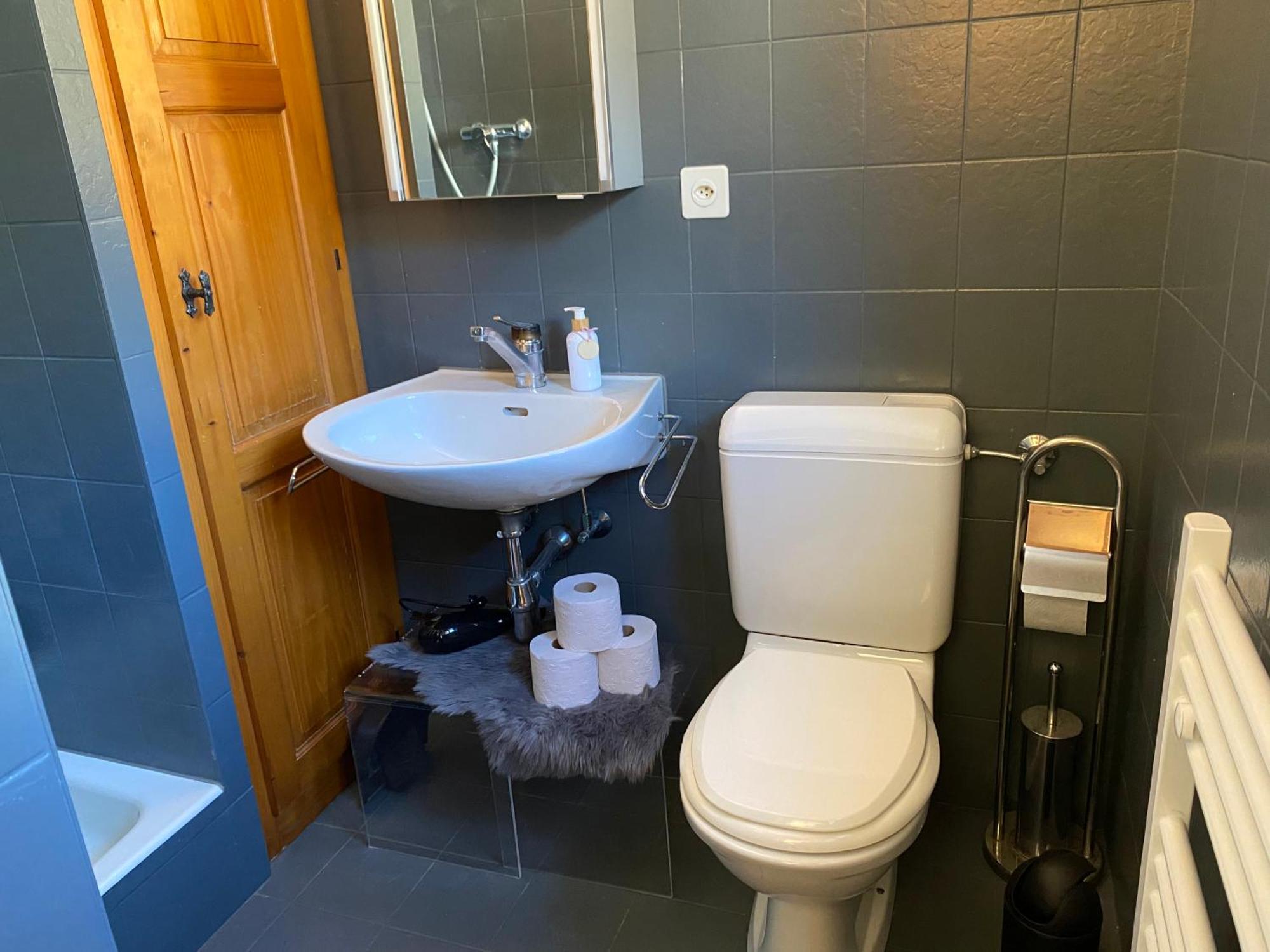 Jay - - Fully Equipped - Free Parking